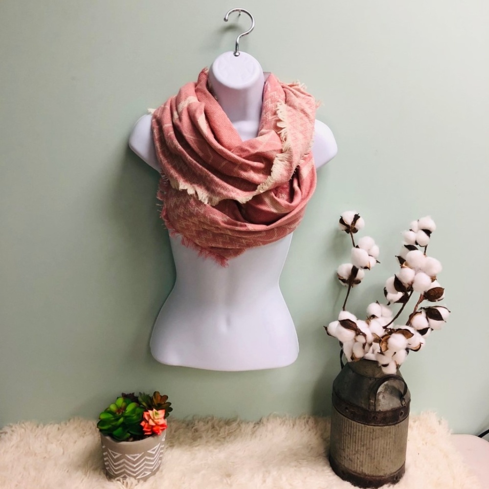 D&Y Triangle Scraf | Pink and Cream | Patterned Print | Fashion Accessories | OS